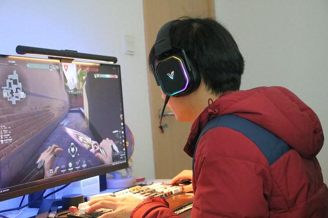 专为游戏玩家设计氛围感十足的雷柏VH850无线游戏耳机